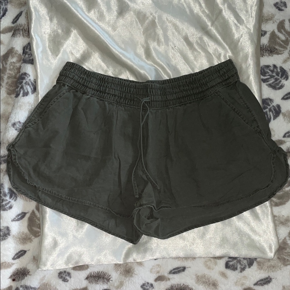 Women's Casual Olive Shorts with Pockets and Drawstring